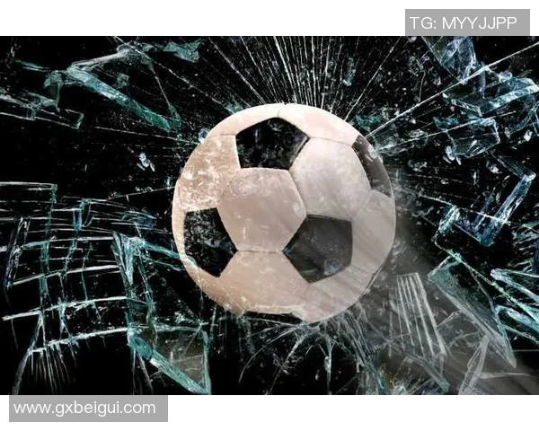足球明星踢球失误意外打碎玻璃引发的搞笑故事与反思